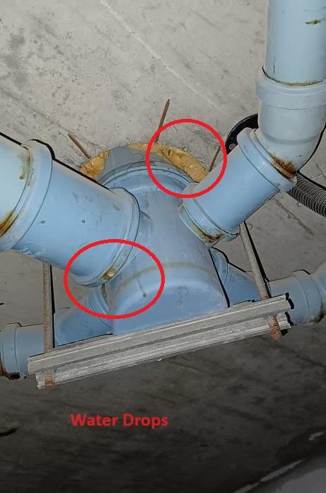 visible water drobs show an active leakage