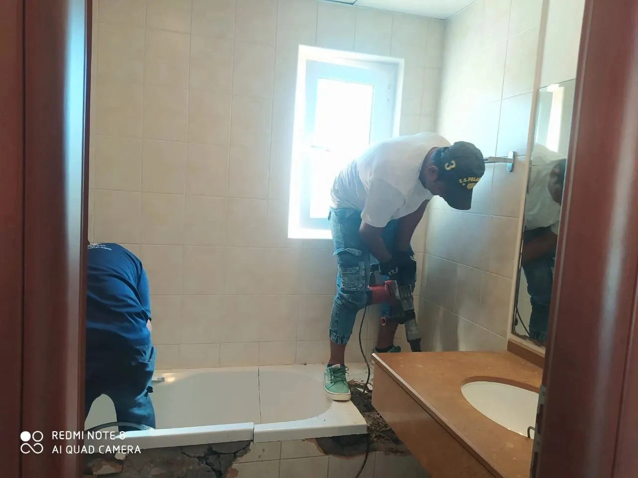 Removal of the bathtub in Dubai Removal of the bathtub in Dubai