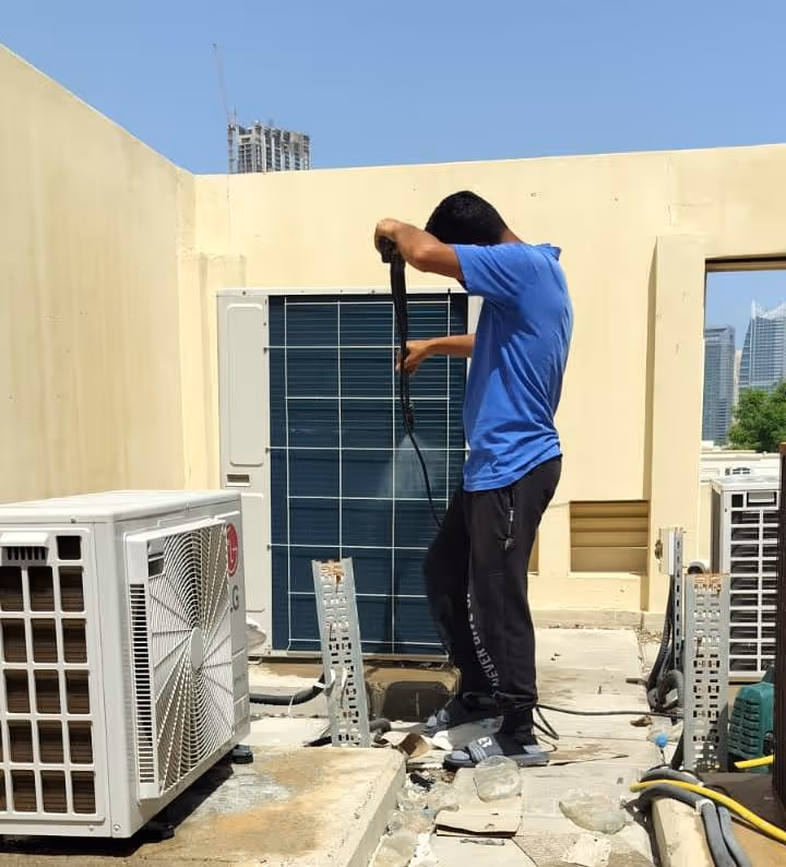 Cleaning AC filter in Dubai