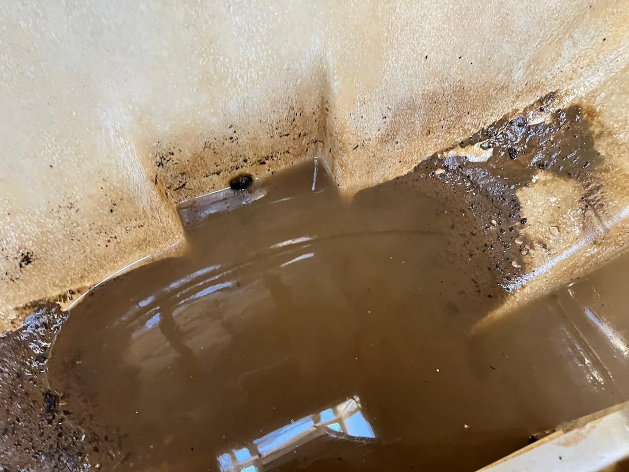 Dirty water tank that is about to be cleaned